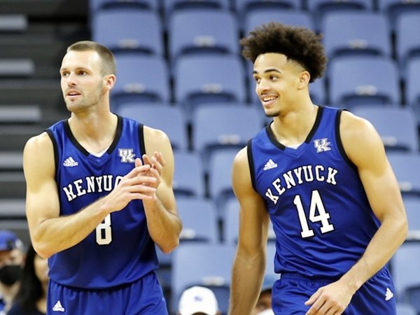 Comment structurer un programme de cardio pour optimiser l'endurance et la vitesse des basketteurs?